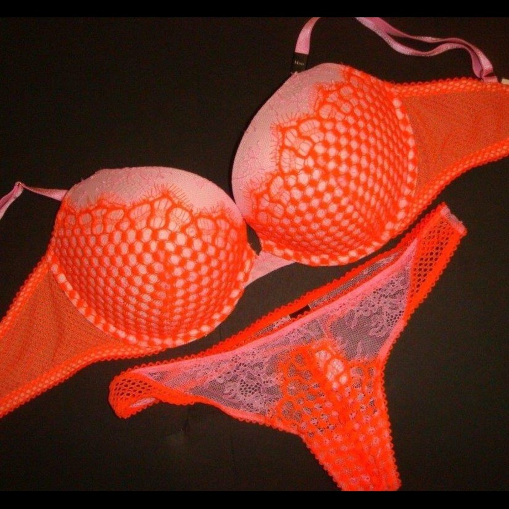 Victoria Secret Bombshell bra and thong